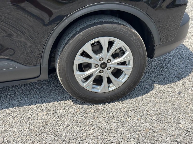 Ford Escape Vehicle Full-screen Gallery Image 12