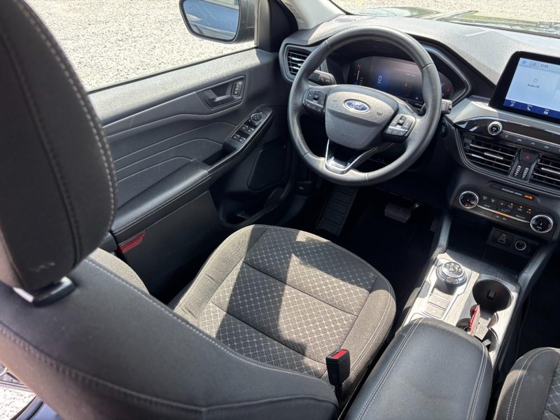 Ford Escape Vehicle Full-screen Gallery Image 14