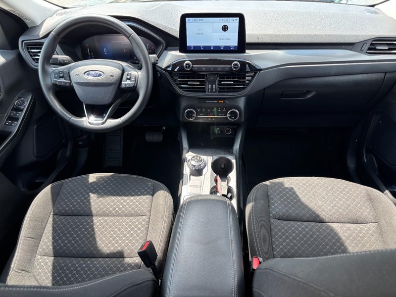 Ford Escape Vehicle Full-screen Gallery Image 15