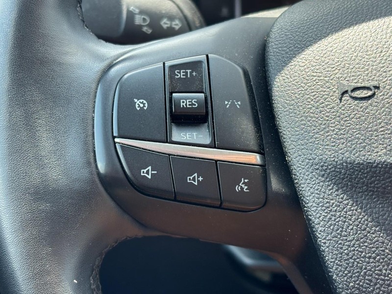 Ford Escape Vehicle Full-screen Gallery Image 19