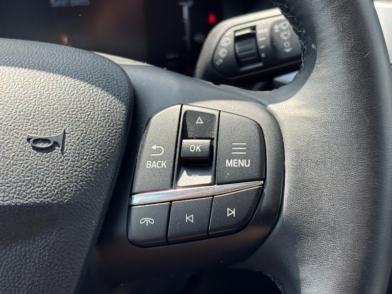 Ford Escape Vehicle Full-screen Gallery Image 20