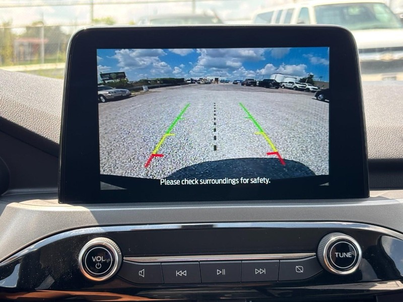 Ford Escape Vehicle Full-screen Gallery Image 23