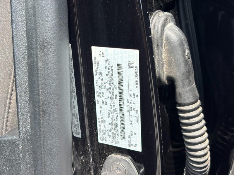 Ford Escape Vehicle Full-screen Gallery Image 25