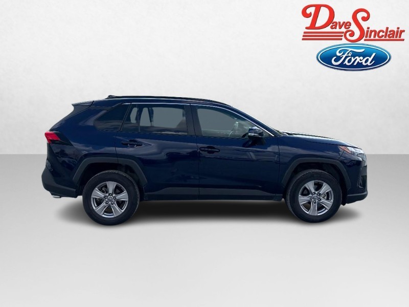 Toyota RAV4 Vehicle Full-screen Gallery Image 05