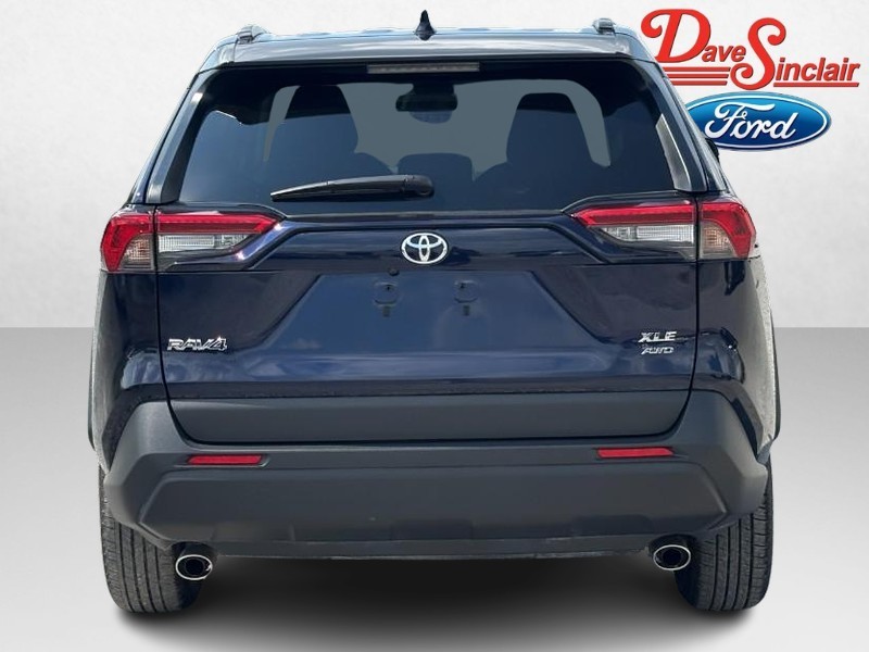 Toyota RAV4 Vehicle Full-screen Gallery Image 08