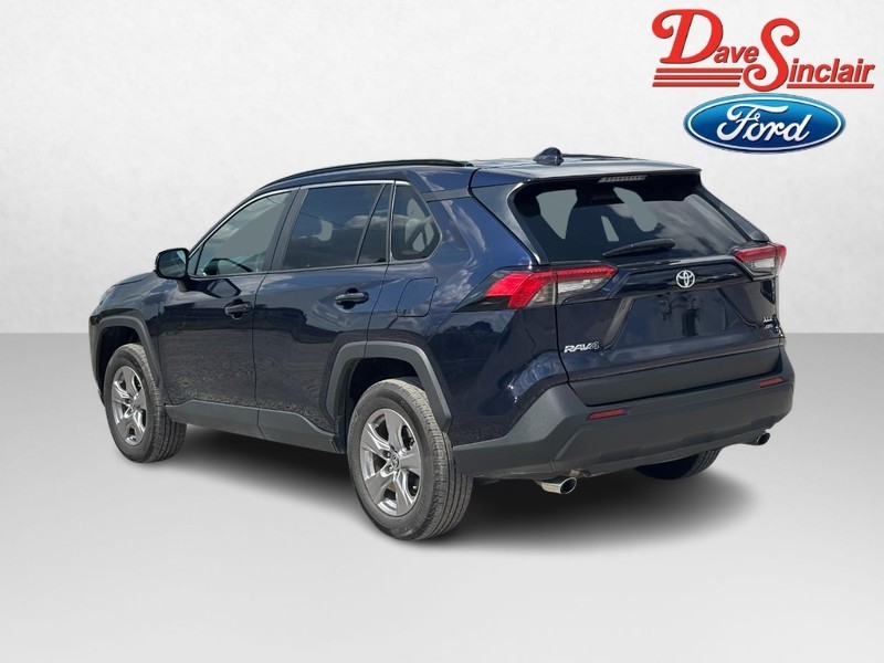 Toyota RAV4 Vehicle Full-screen Gallery Image 09