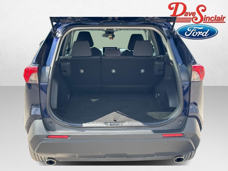 Toyota RAV4 Vehicle Full-screen Gallery Image 11