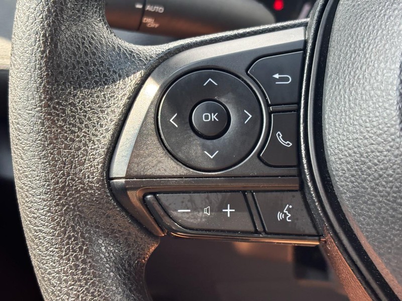 Toyota RAV4 Vehicle Full-screen Gallery Image 19