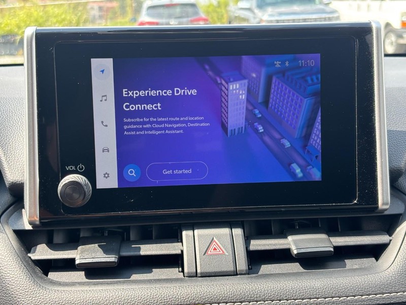 Toyota RAV4 Vehicle Full-screen Gallery Image 22