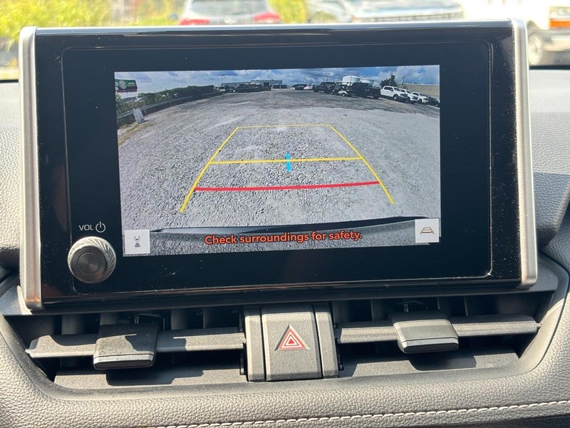 Toyota RAV4 Vehicle Full-screen Gallery Image 23