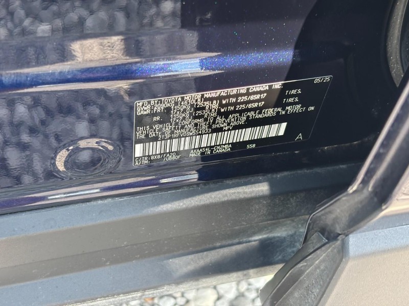 Toyota RAV4 Vehicle Full-screen Gallery Image 25