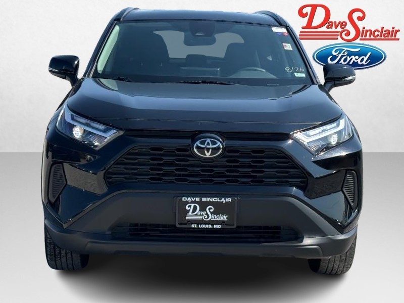 Toyota RAV4 Vehicle Full-screen Gallery Image 02