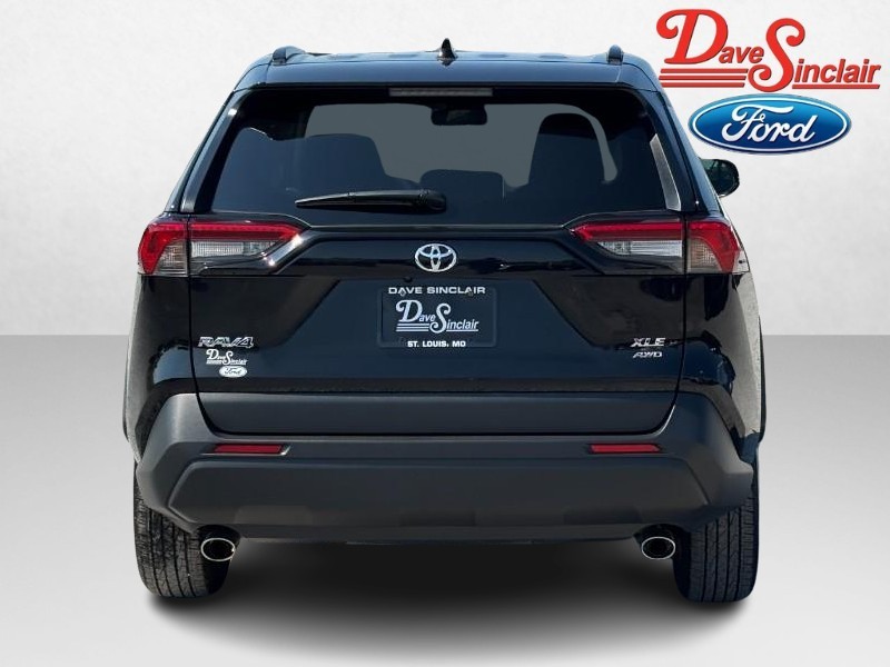 Toyota RAV4 Vehicle Full-screen Gallery Image 08