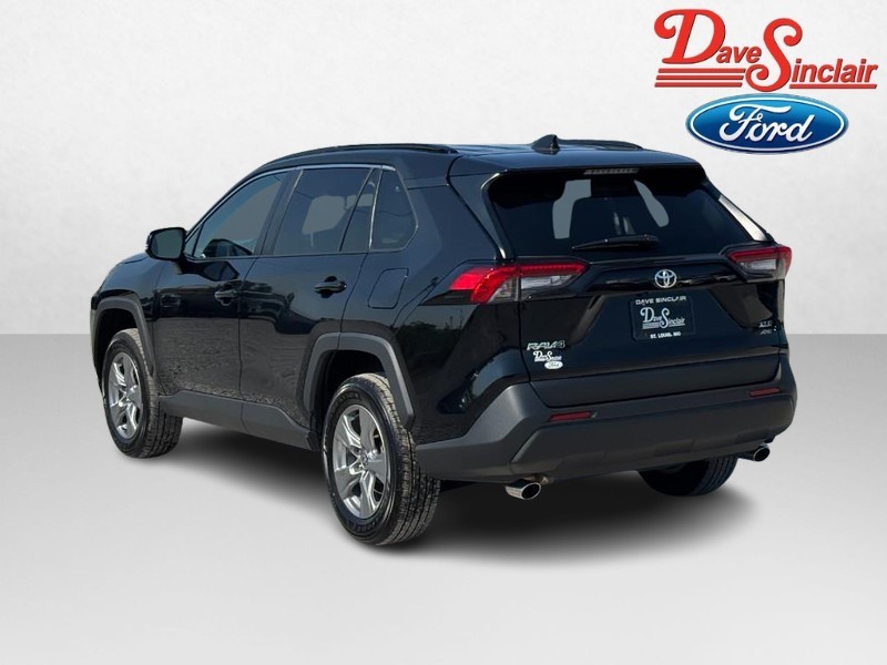 Toyota RAV4 Vehicle Full-screen Gallery Image 09