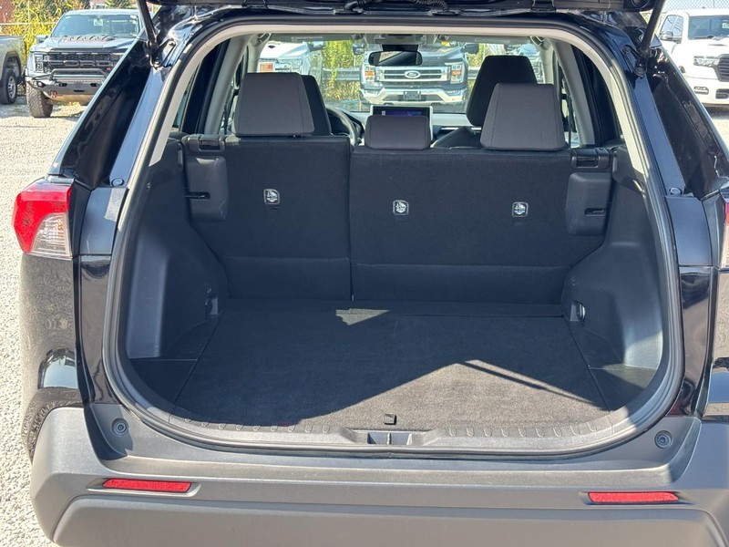 Toyota RAV4 Vehicle Full-screen Gallery Image 11