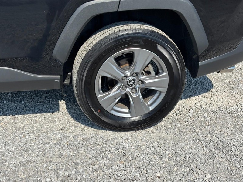Toyota RAV4 Vehicle Full-screen Gallery Image 12