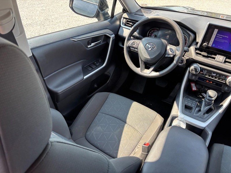 Toyota RAV4 Vehicle Full-screen Gallery Image 14