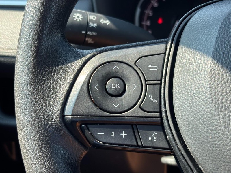 Toyota RAV4 Vehicle Full-screen Gallery Image 19