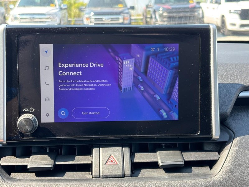 Toyota RAV4 Vehicle Full-screen Gallery Image 22
