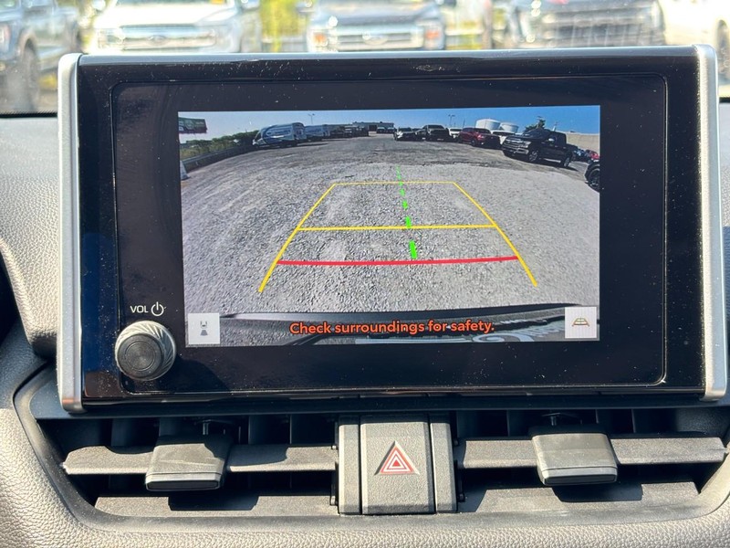 Toyota RAV4 Vehicle Full-screen Gallery Image 23