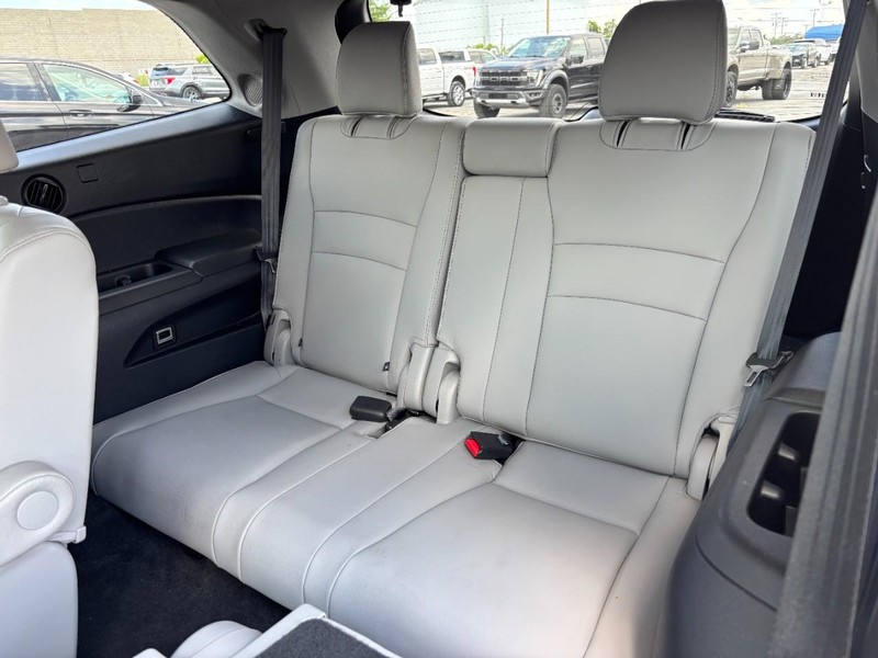 Honda Pilot Vehicle Full-screen Gallery Image 13