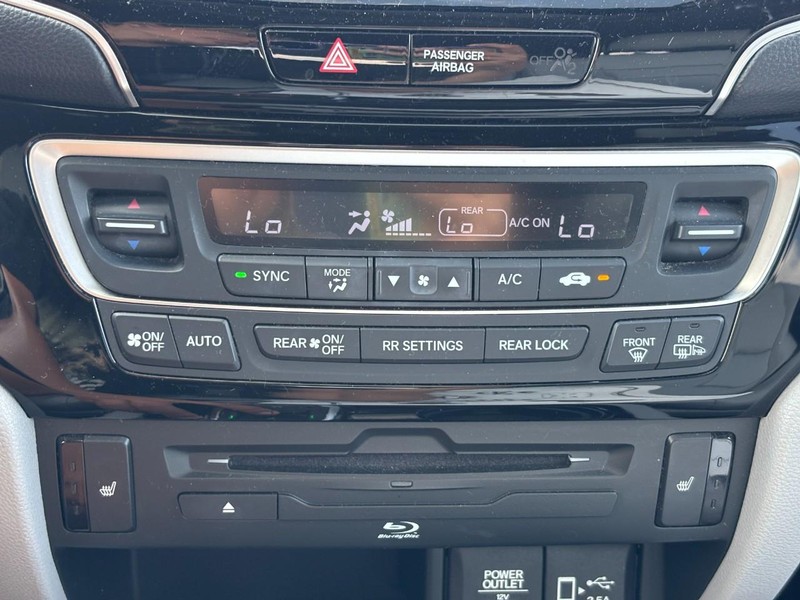 Honda Pilot Vehicle Full-screen Gallery Image 25