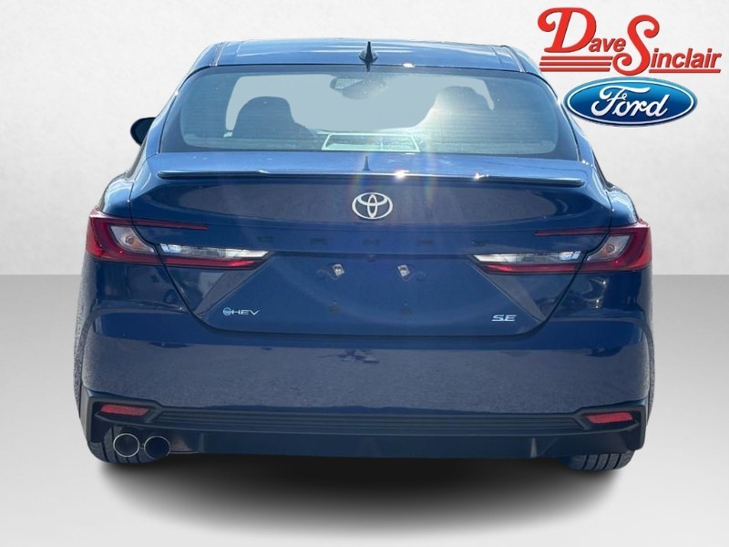 Toyota Camry Vehicle Full-screen Gallery Image 08