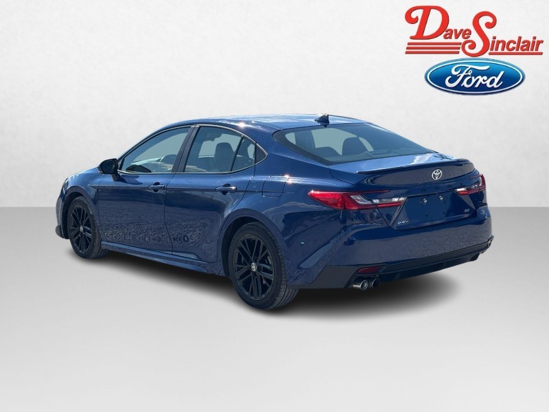 Toyota Camry Vehicle Full-screen Gallery Image 09