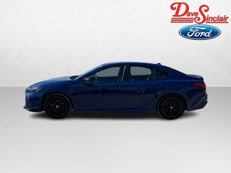 Toyota Camry Vehicle Full-screen Gallery Image 10