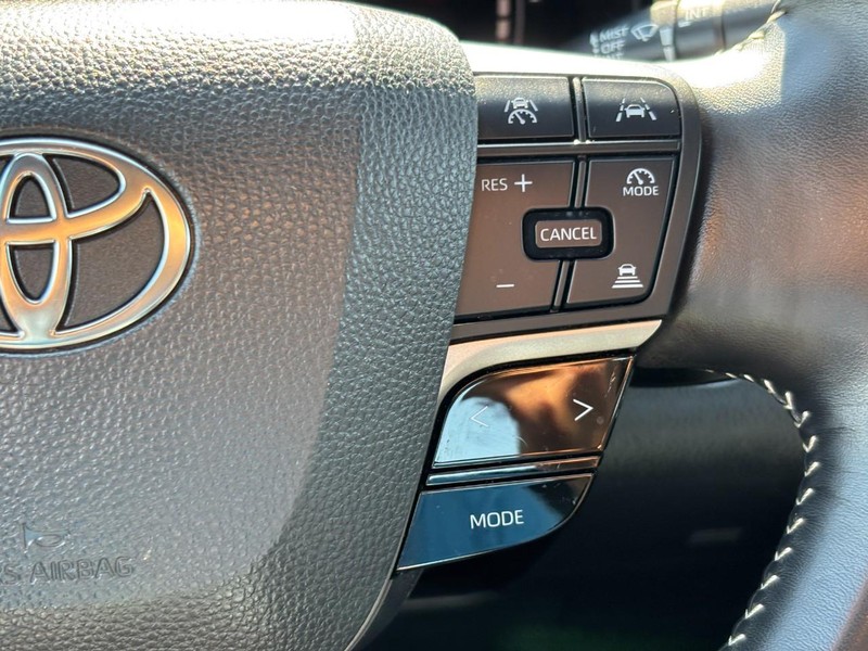Toyota Camry Vehicle Full-screen Gallery Image 20