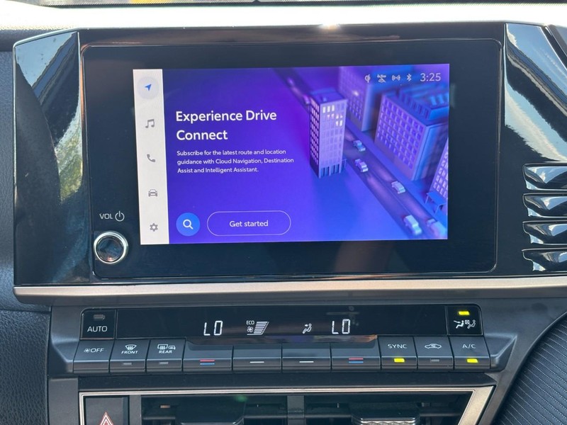 Toyota Camry Vehicle Full-screen Gallery Image 22