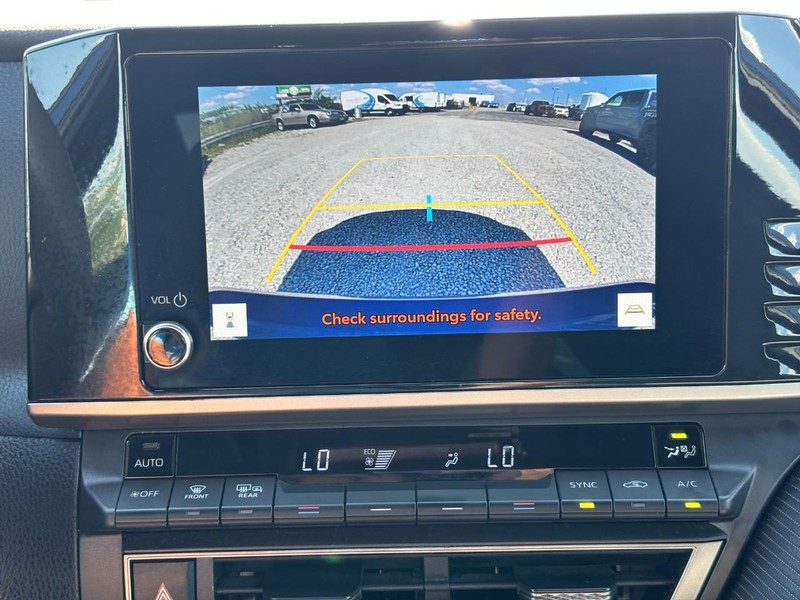 Toyota Camry Vehicle Full-screen Gallery Image 23