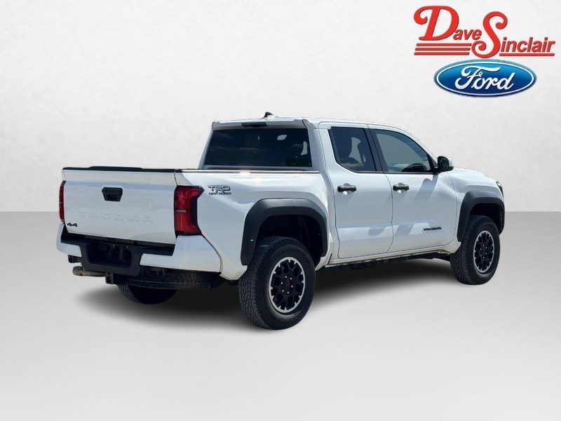 Toyota Tacoma 4WD Vehicle Full-screen Gallery Image 07