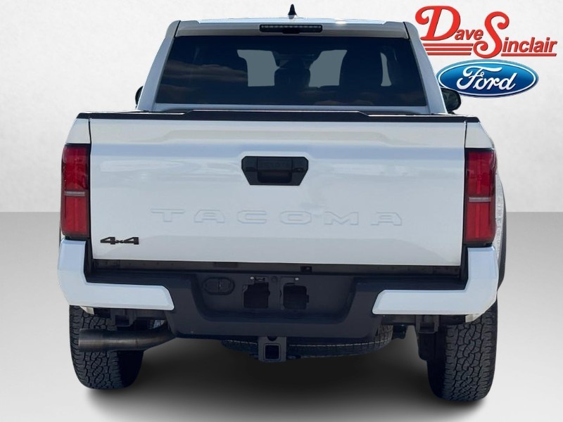 Toyota Tacoma 4WD Vehicle Full-screen Gallery Image 08
