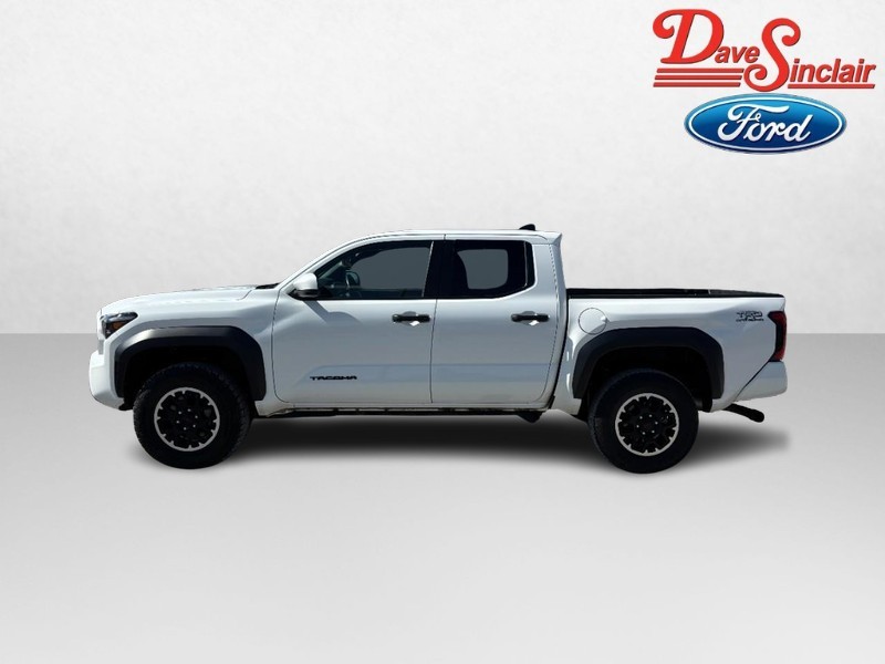 Toyota Tacoma 4WD Vehicle Full-screen Gallery Image 10