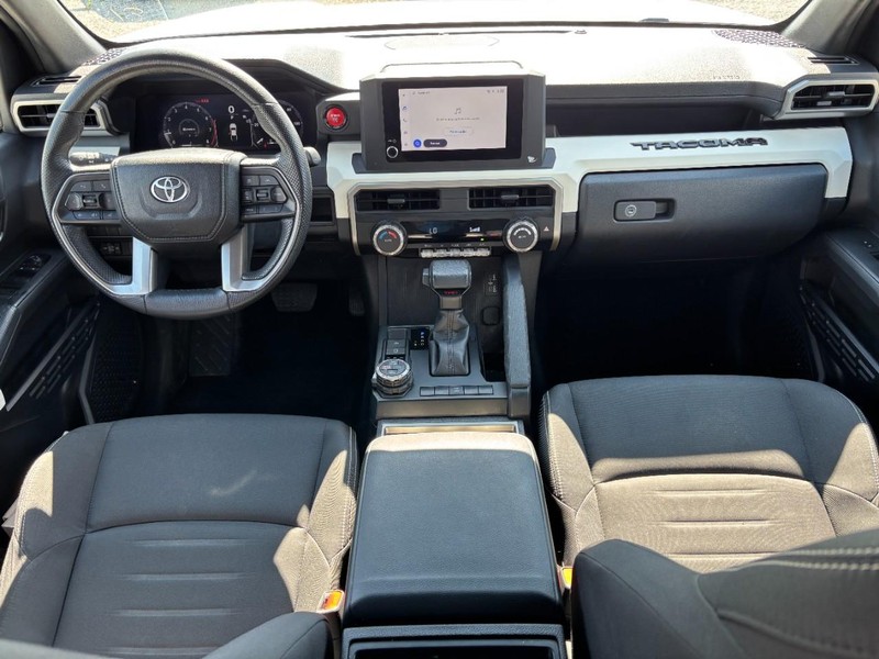 Toyota Tacoma 4WD Vehicle Full-screen Gallery Image 14