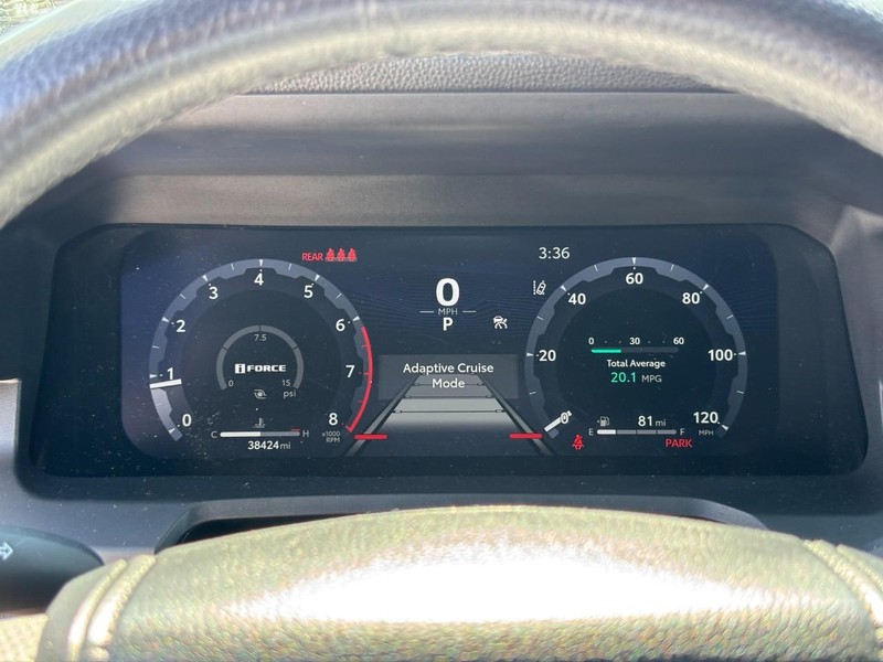 Toyota Tacoma 4WD Vehicle Full-screen Gallery Image 20