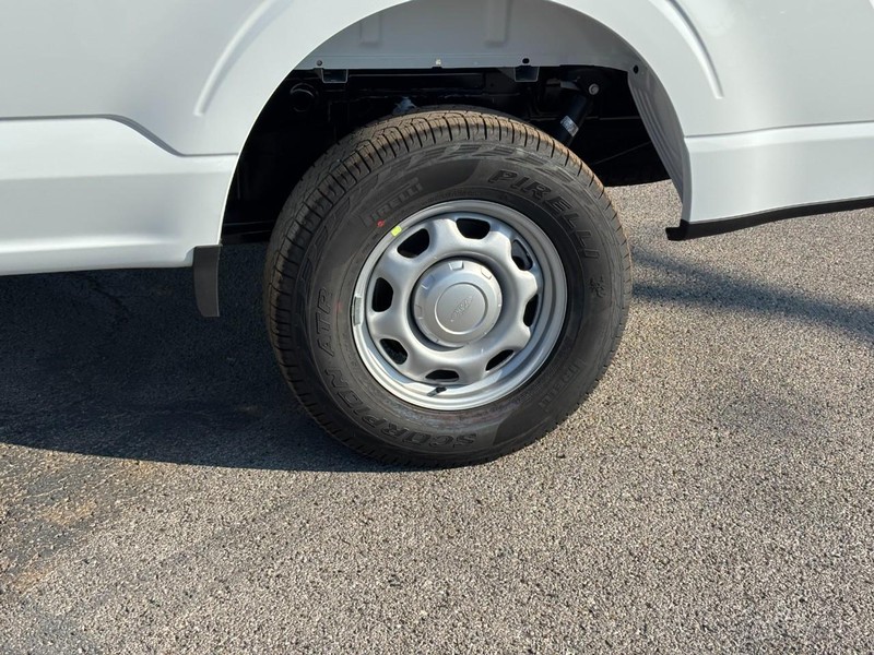 Ford F-150 Vehicle Full-screen Gallery Image 12