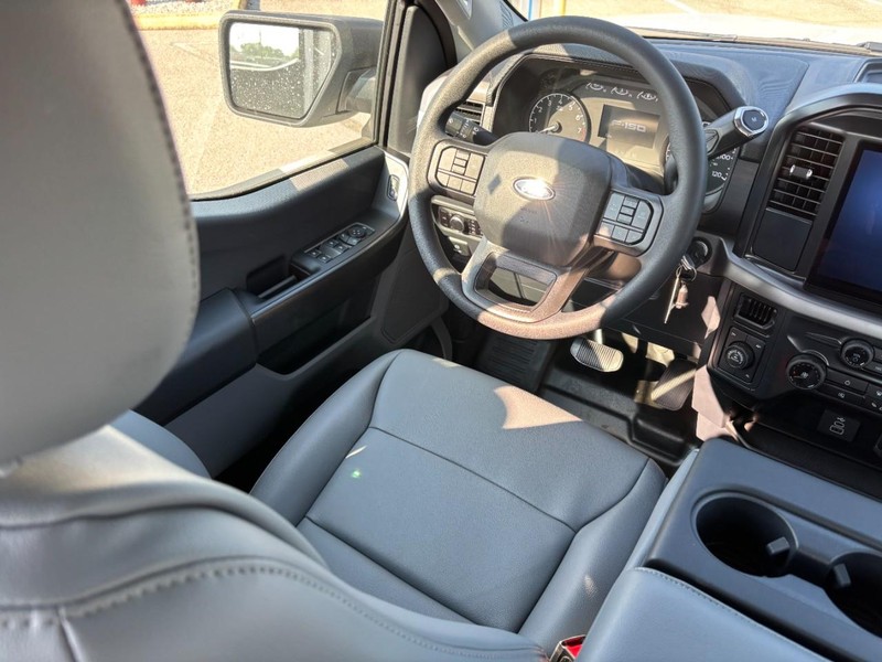 Ford F-150 Vehicle Full-screen Gallery Image 14