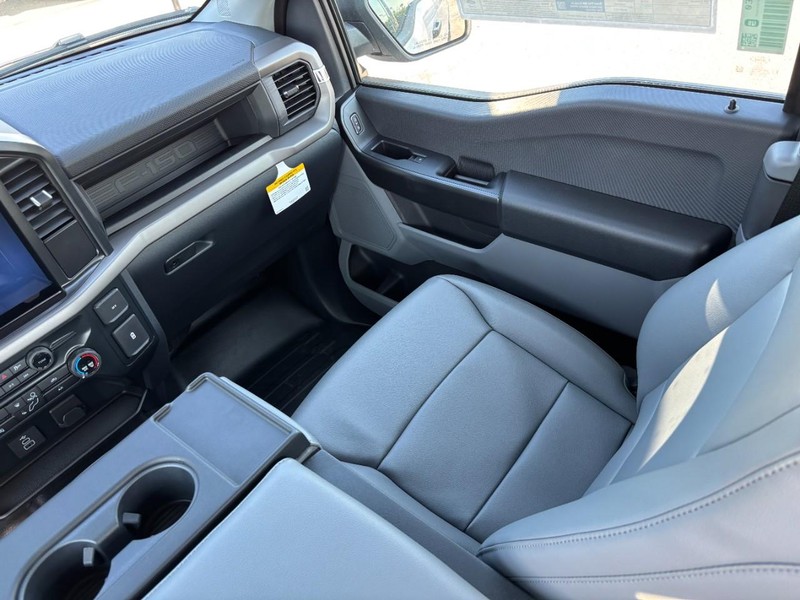 Ford F-150 Vehicle Full-screen Gallery Image 16