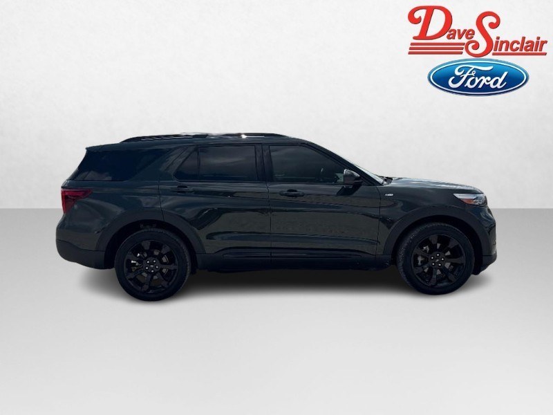 Ford Explorer Vehicle Full-screen Gallery Image 05