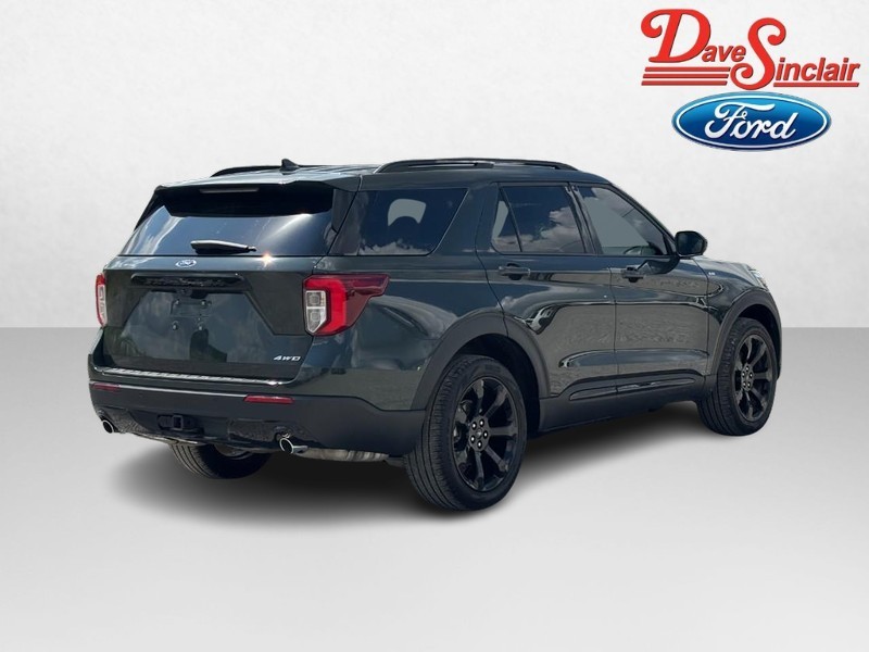 Ford Explorer Vehicle Full-screen Gallery Image 07