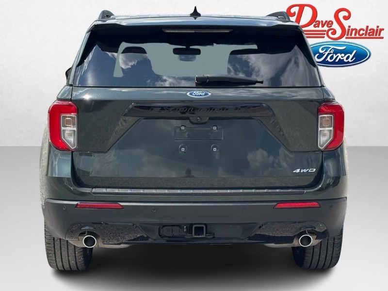 Ford Explorer Vehicle Full-screen Gallery Image 08