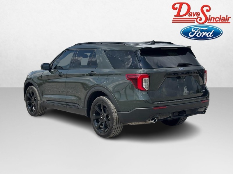 Ford Explorer Vehicle Full-screen Gallery Image 09