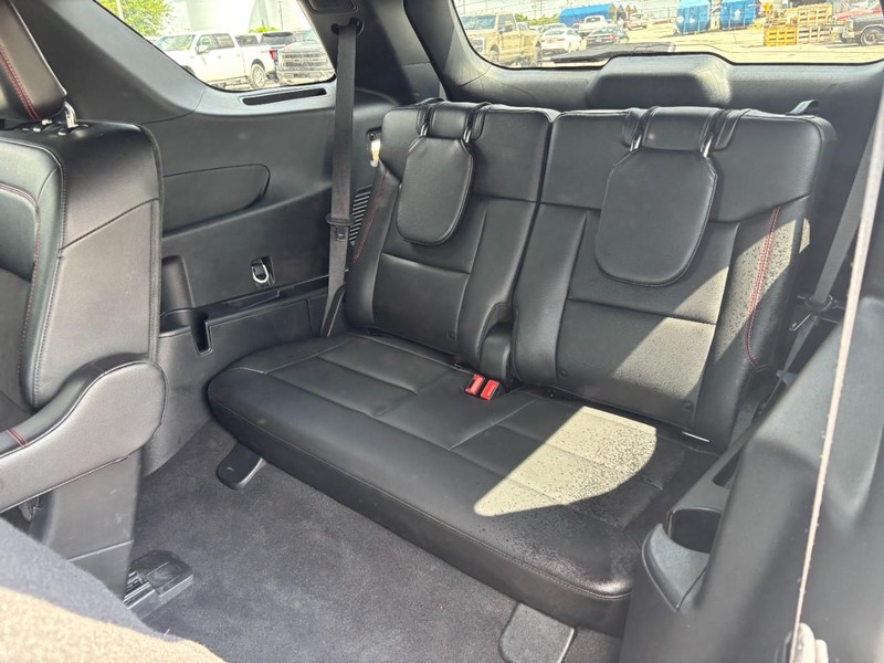 Ford Explorer Vehicle Full-screen Gallery Image 13