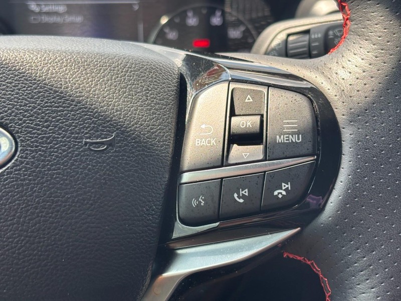 Ford Explorer Vehicle Full-screen Gallery Image 21