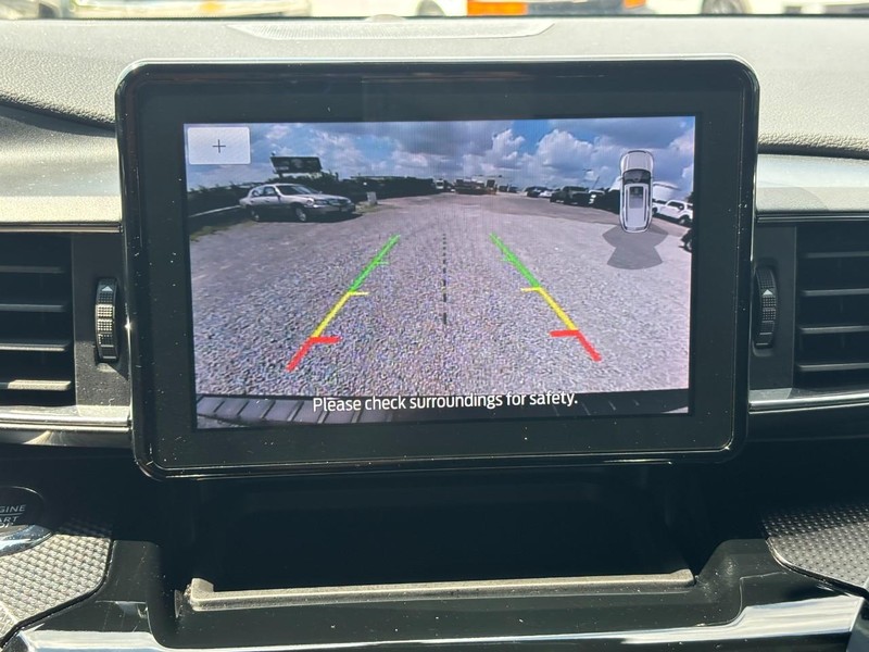 Ford Explorer Vehicle Full-screen Gallery Image 25
