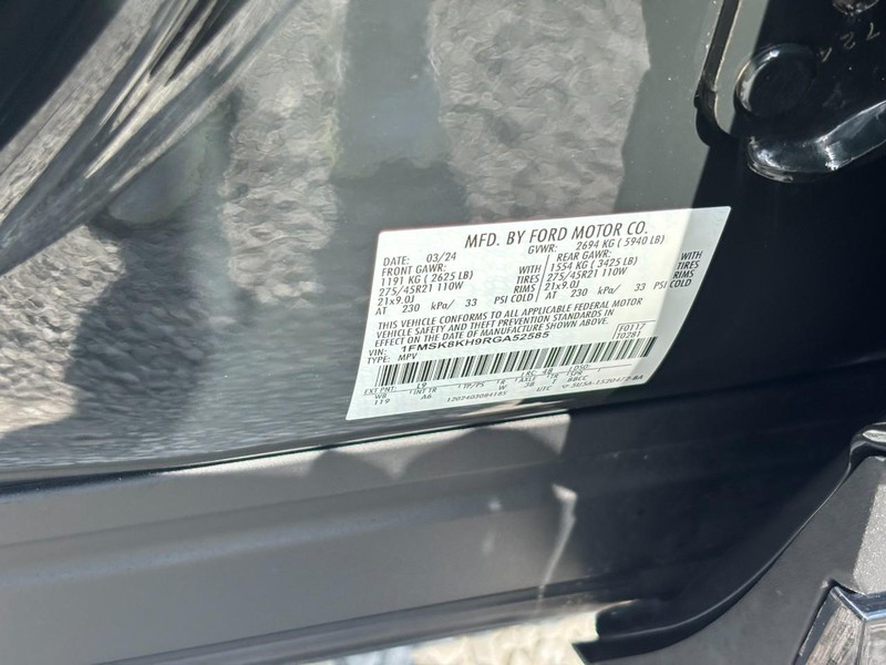 Ford Explorer Vehicle Full-screen Gallery Image 27