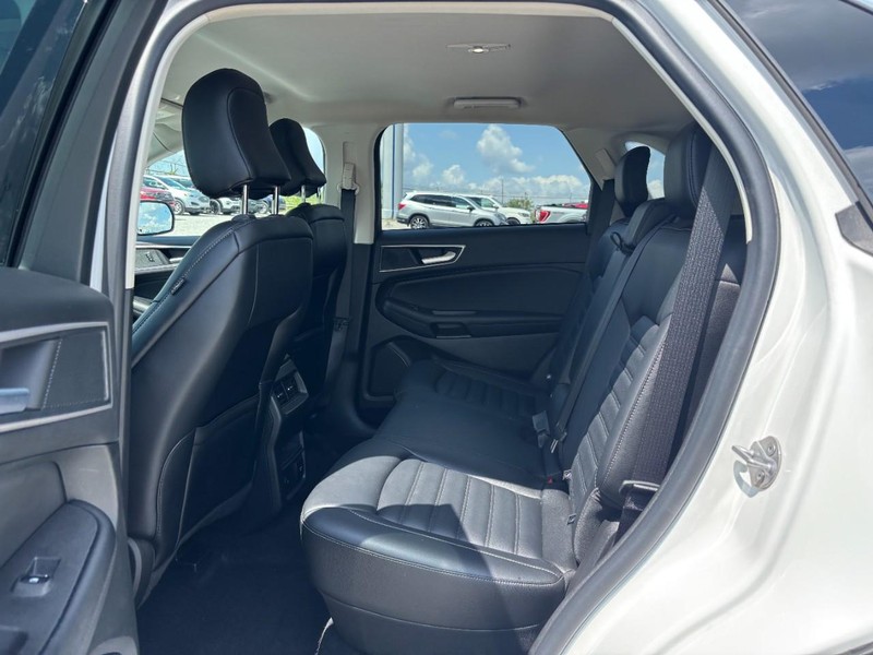 Ford Edge Vehicle Image 13