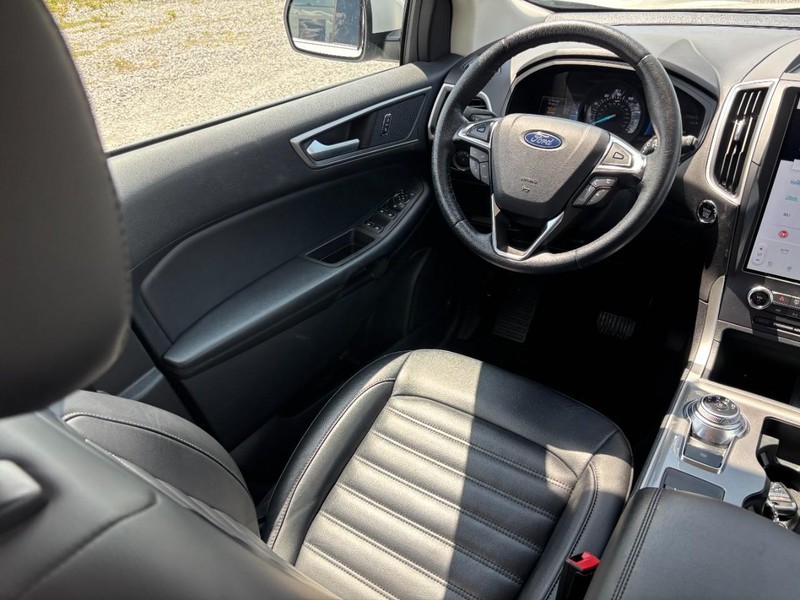 Ford Edge Vehicle Image 14